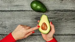 Usa questo metodo per osservare la maturazione dell’avocado e mangiarlo al massimo della maturità