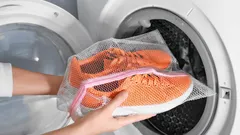 Si possono lavare le sneaker in lavatrice? Ecco come farlo correttamente
