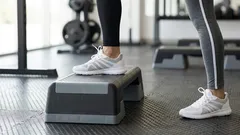 L’esercizio ideale per chi ha problemi alle ginocchia: allena gambe e glutei senza danneggiare le articolazioni