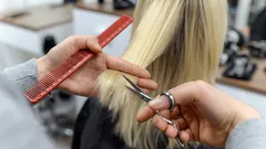 I capelli crescono davvero più in fretta dopo un taglio? Una spiegazione semplice di questo mito.