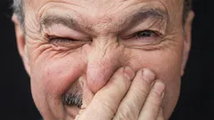 Odore di chiuso in casa: perché aumenta con l’età e come eliminarlo dai tessuti