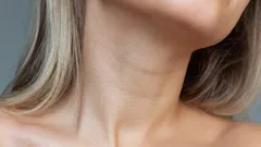 Semplici abitudini che aiutano a mantenere la pelle del collo giovane e tonica