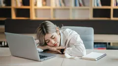 Sette consigli scientificamente provati per aiutarti a non addormentarti dopo una pessima notte di sonno