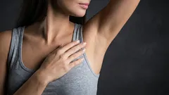 Odore sgradevole di sudore sotto le ascelle: cause e come eliminarlo