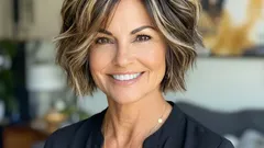 Tagli dopo i 40: quale acconciatura scegliere per essere alla moda senza messa in piega