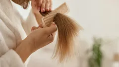 Cura dei capelli dopo i 45 anni: trattamenti che ripristinano la lucentezza e riducono la fragilità