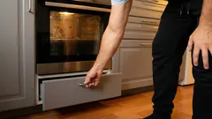 A cosa serve davvero il cassetto sotto il forno e perché non è solo un porta-teglie