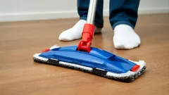 Un semplice segreto: cosa aggiungere all’acqua per lavare i pavimenti affinché i calzini restino puliti