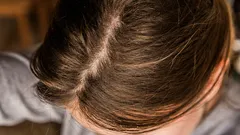 Capelli grassi: 7 consigli pratici per far durare l’effetto appena lavati